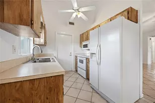 3615 Willow Wisp Dr S, Lakeland, FL 33810 - Photo 3