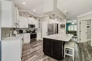 5864 Manchester Dr W, Lakeland, FL 33810 - Photo 7