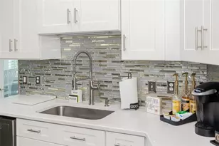5864 Manchester Dr W, Lakeland, FL 33810 - Photo 13
