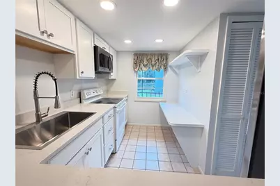 333 Lake Howard Drive NW #211B, Winter Haven, FL 33880 - Photo 5