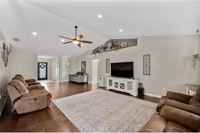 2752 Highlands Creek Drive, Lakeland, FL 33813 - Photo 11