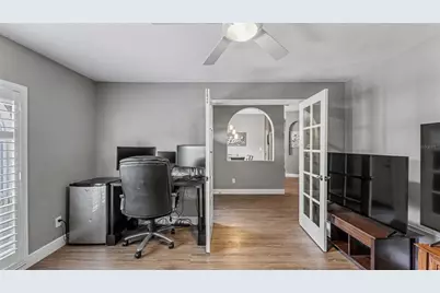 2219 Towering Oaks Circle, Seffner, FL 33584 - Photo 17
