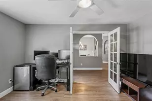 2219 Towering Oaks Cir, Seffner, FL 33584 - Photo 17