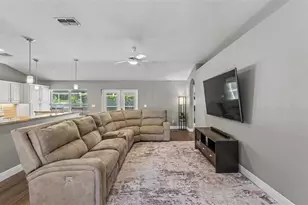 2219 Towering Oaks Cir, Seffner, FL 33584 - Photo 5