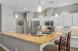 2219 Towering Oaks Cir, Seffner, FL 33584 - Photo 9