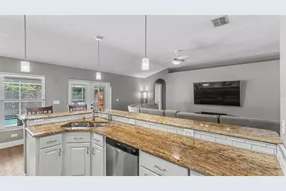 2219 Towering Oaks Circle, Seffner, FL 33584 - Photo 11