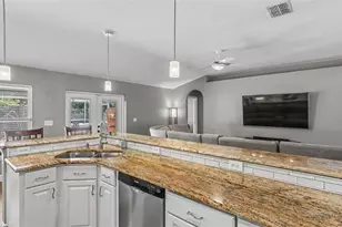 2219 Towering Oaks Cir, Seffner, FL 33584 - Photo 11