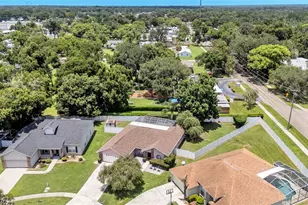 2219 Towering Oaks Cir, Seffner, FL 33584 - Photo 43