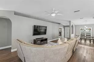 2219 Towering Oaks Cir, Seffner, FL 33584 - Photo 7