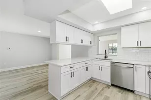 527 Princess Pl, Lakeland, FL 33803 - Photo 3