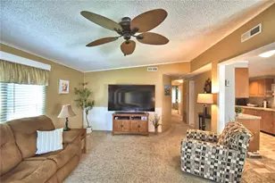 4901 Colonnades Cir E, Lakeland, FL 33811 - Photo 9