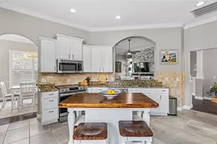2775 Highlands Creek Dr, Lakeland, FL 33813 - Photo 7