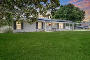 37237 Nicole Ave, Zephyrhills, FL 33541 - Photo 3