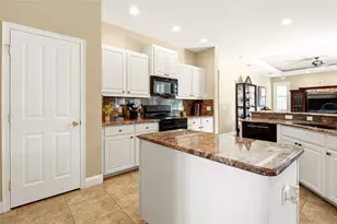 3196 Hawks Ridge Dr, Lakeland, FL 33810 - Photo 9