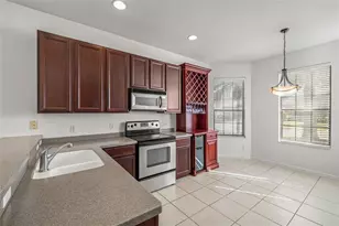 5808 Hidden Falls Ln, Apollo Beach, FL 33572 - Photo 11