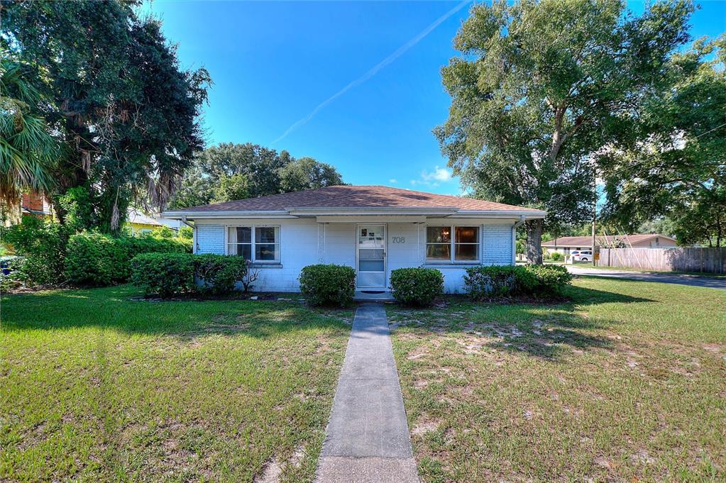 708 Ave E NE - 708 Ave E NE, Winter Haven, FL 33881 Luxury Property | Jose Angel Pina