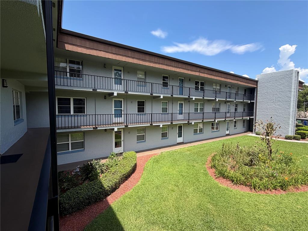 333 Lake Howard Dr NW #211B - 333 Lake Howard Dr NW #211B, Winter Haven, FL 33880 Luxury Property | Jose Angel Pina