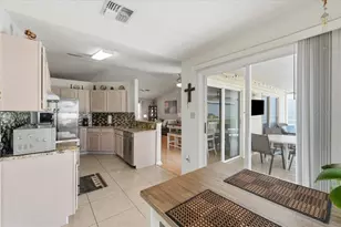 1001 Canary Cir S, Lakeland, FL 33809 - Photo 13