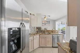 1001 Canary Cir S, Lakeland, FL 33809 - Photo 9