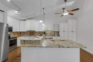 1154 Waterfall Ln, Lakeland, FL 33803 - Photo 11