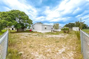 13 Cactus Cir E, Winter Haven, FL 33880 - Photo 3