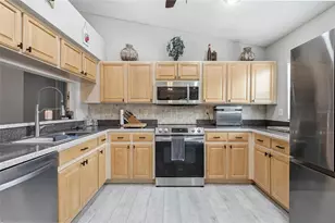 11026 Streamside Dr, Tampa, FL 33624 - Photo 13