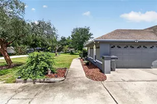 5939 Windwood Dr, Lakeland, FL 33813 - Photo 3