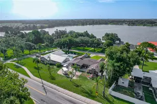 128 N Lake Florence Dr, Winter Haven, FL 33884 - Photo 7