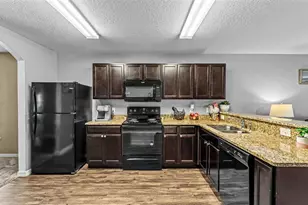 6302 Manitoba Dr, Lakeland, FL 33805 - Photo 11