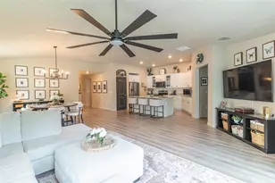 615 Valri Park Dr, Valrico, FL 33594 - Photo 3