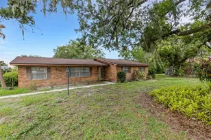 402 Aberdeen Ct N, Lakeland, FL 33813 - Photo 1