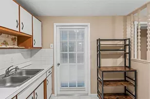2126 Smithfield Pl, Lakeland, FL 33801 - Photo 9