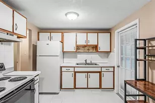 2126 Smithfield Pl, Lakeland, FL 33801 - Photo 7