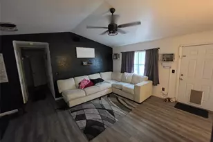 720 SE Pine Ave, Fort Meade, FL 33841 - Photo 3
