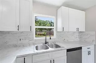 7100 13th St N, Saint Petersburg, FL 33702 - Photo 13