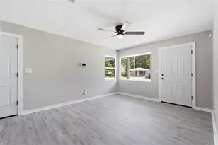 7100 13th St N, Saint Petersburg, FL 33702 - Photo 7