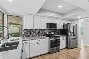 717 Woodhill Dr, Lakeland, FL 33813 - Photo 9
