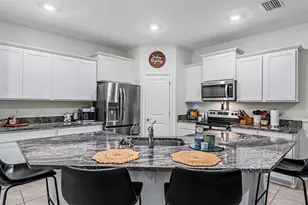 3817 Stormy Thistle Pl, Plant City, FL 33565 - Photo 5