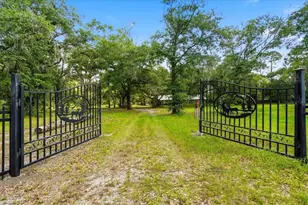 1425 Pioneer Dr, Lakeland, FL 33809 - Photo 1