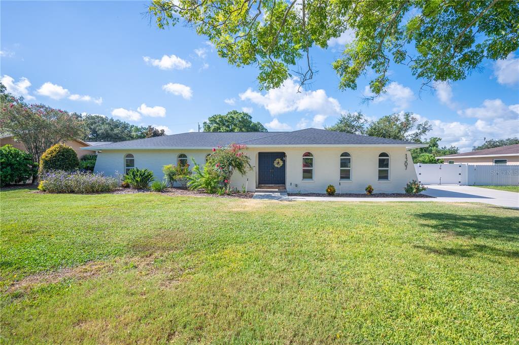 1307 Fairlee St - 1307 Fairlee St, Lakeland, FL 33813 Luxury Property | Jose Angel Pina