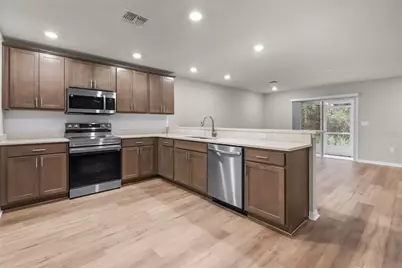 2726 Idyll Lakes Circle, Plant City, FL 33566 - Photo 5