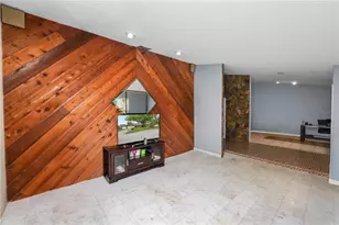 2010 Moss Ct, Dunedin, FL 34698 - Photo 11