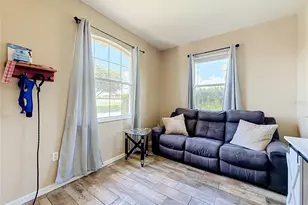 8230 Woodvine Cir, Lakeland, FL 33810 - Photo 7