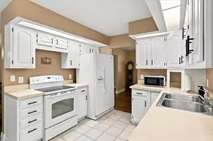 2021 Charnes Dr, Lakeland, FL 33813 - Photo 29