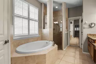 8281 Lake James Dr, Lakeland, FL 33810 - Photo 25