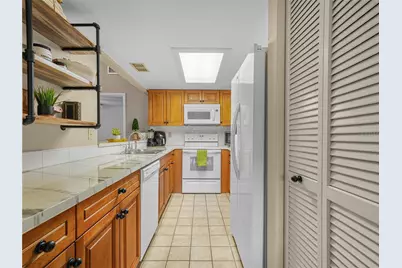 1880 N Crystal Lake Drive #18, Lakeland, FL 33801 - Photo 11