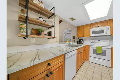 1880 N Crystal Lake Drive #18, Lakeland, FL 33801 - Photo 9