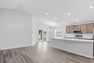 35420 Darlington Grv Dr, Zephyrhills, FL 33541 - Photo 5