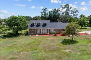 1715 Lake Miriam Dr, Lakeland, FL 33813 - Photo 1