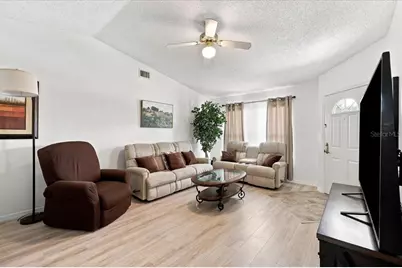1837 Prairie Dunes Circle S, Lakeland, FL 33810 - Photo 5